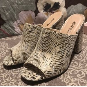 Super trendy shoe to dress up any outfit!